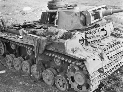 Body of German Soldier on Panzer III DAK – 1 February 1943