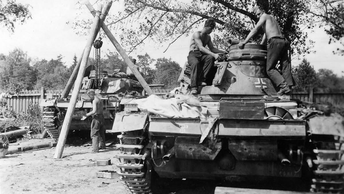 Crew of a Wehrmacht repair unit working on a Panzer III