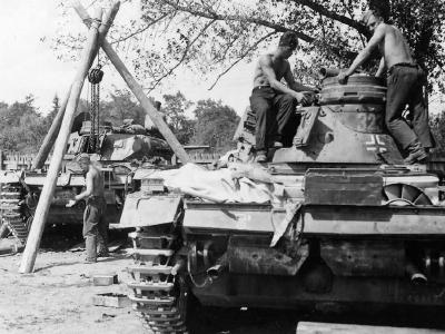 Crew of a Wehrmacht repair unit working on a Panzer III