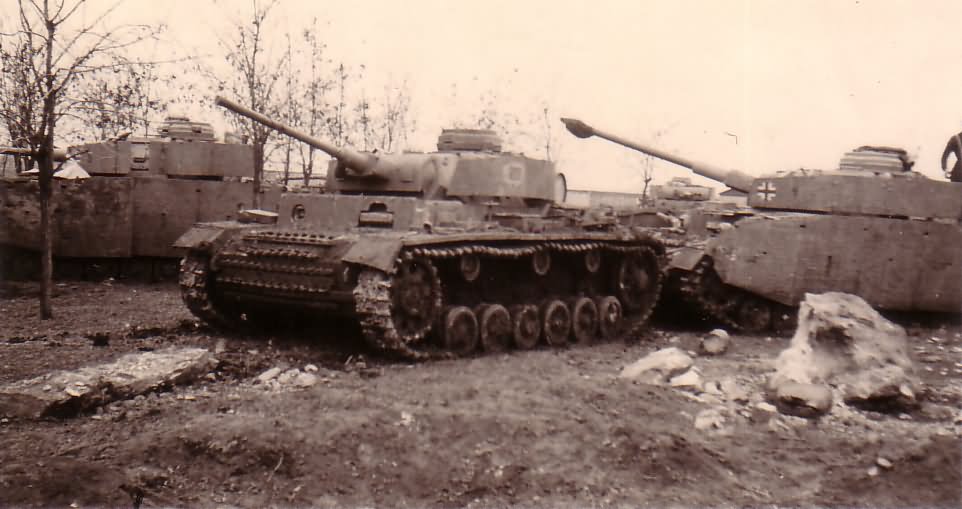 Pz.Kpfw III ausf L and Panzer IV schurzen in Kowel