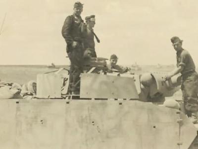 Panzer III ausf M tank with schurzen and crew