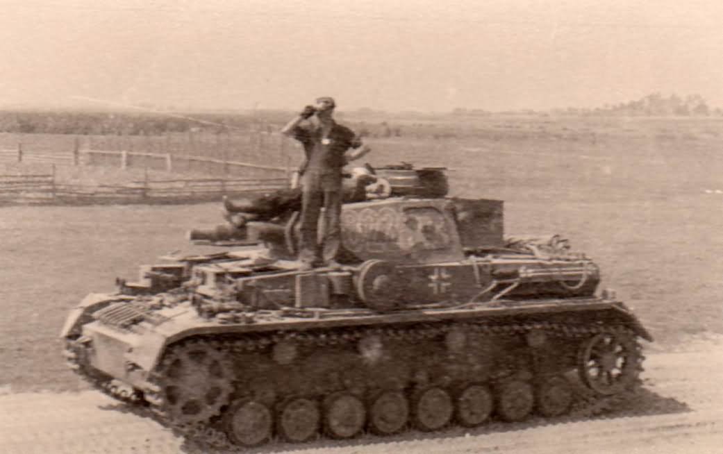 Panzer IV tank 822 with Rommelkist