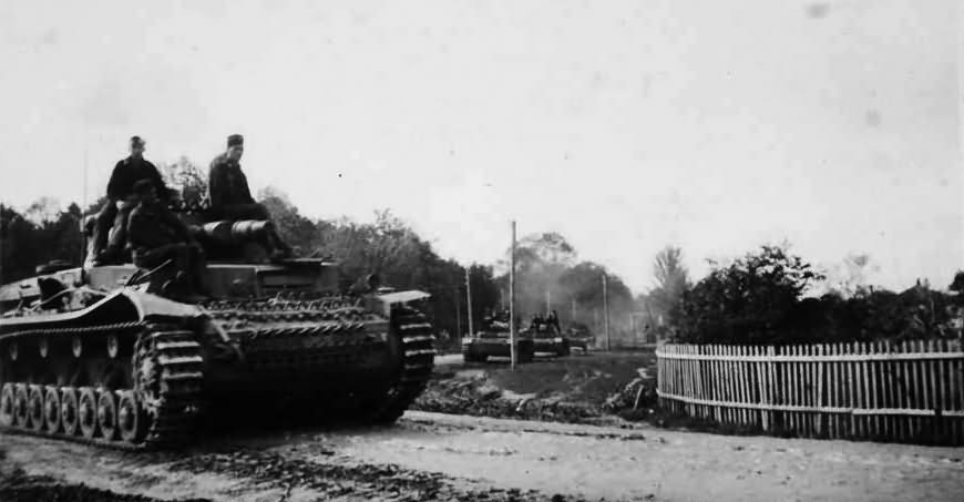 Panzer IV tanks column advancing to combat zone
