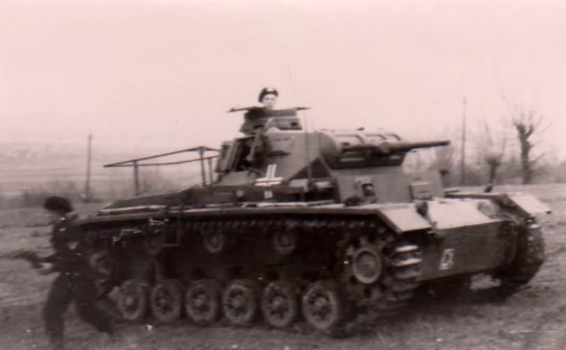 BefehlsPanzer III Ausf H with Rahmenantenne 2