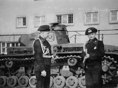 PanzerBefehlswagen III Ausf. D1 and crew