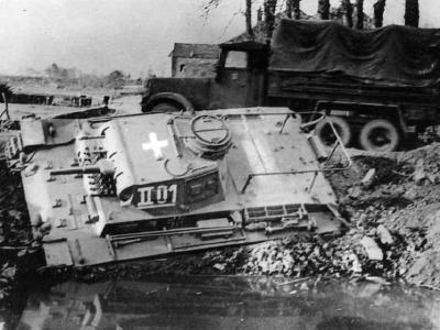 Panzerbefehlswagen III Ausf E coded II01 of the 5 Panzer Division France 1940
