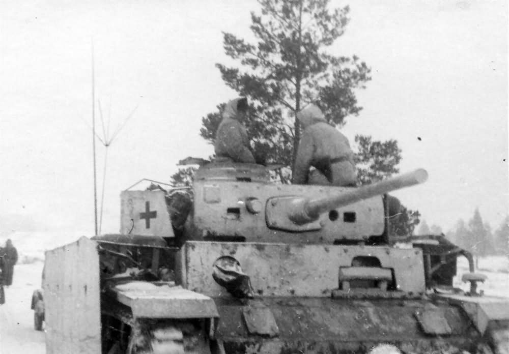 Panzerbefehlswagen III with Schurzen winter
