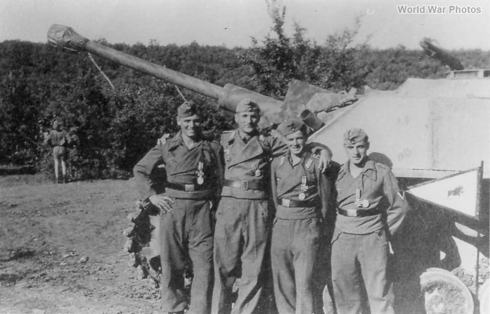StuG 40 G crew