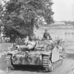 StuG Ausf G move up to the front