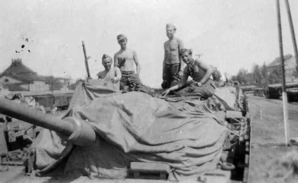 StuG 40 Ausf F Sd.Kfz . 142 1 of StuG Lehr Brigade 920 Poland 1944