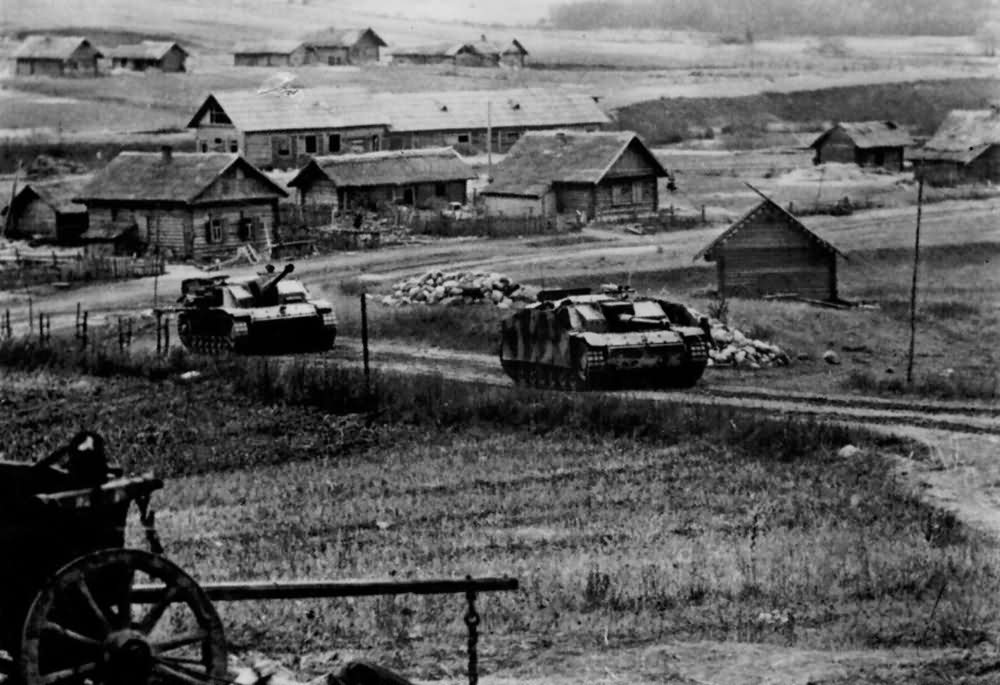StuG 40 Ausf G guns with side schurzen 2