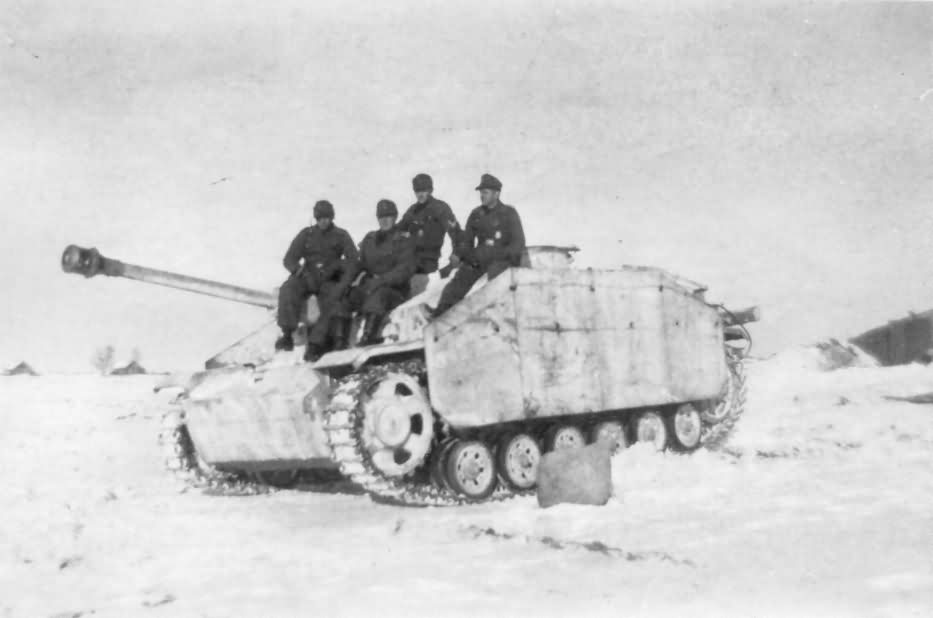 StuG 40 Ausf G with schurzen winter camo eastern front