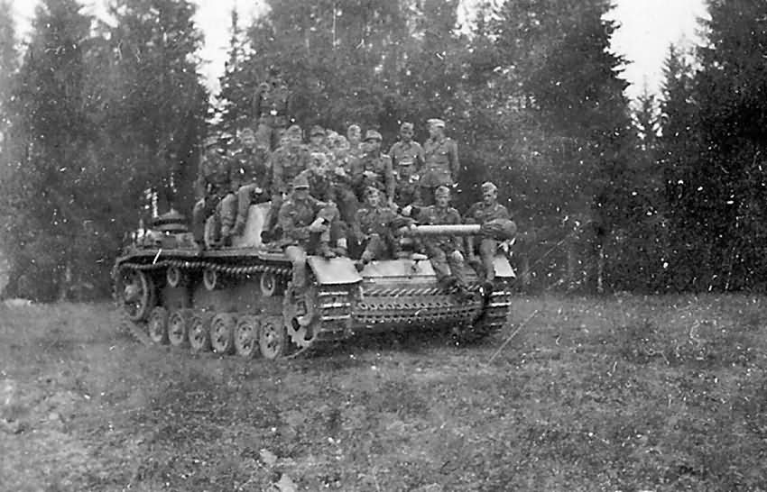 StuG 40 and German troops