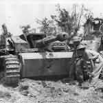 British soldiers with destroyed StuG 40 in Italy