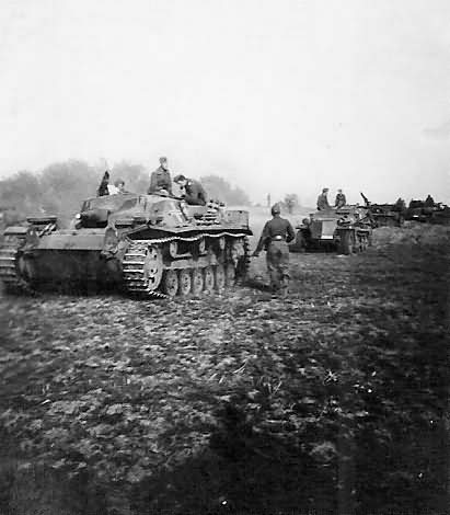 StuG III assault gun and SdKfz 250 halftrack