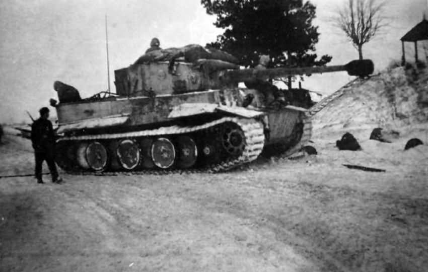 Tiger tank of schwere panzer abteilung 502. Tank number 332 Eastern Front winter camuflage