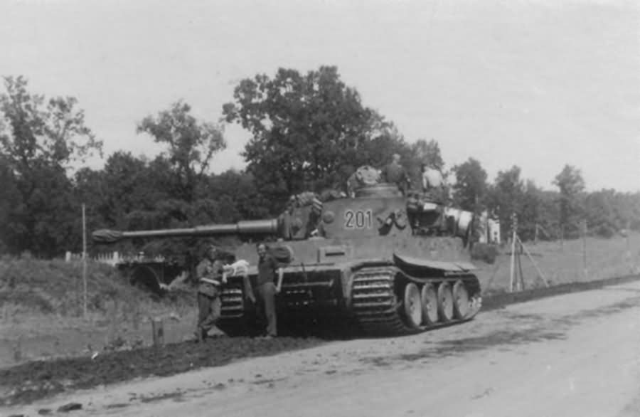 Early production Tiger I of Schwere Panzer Abteilung 503, tank number 201 1943