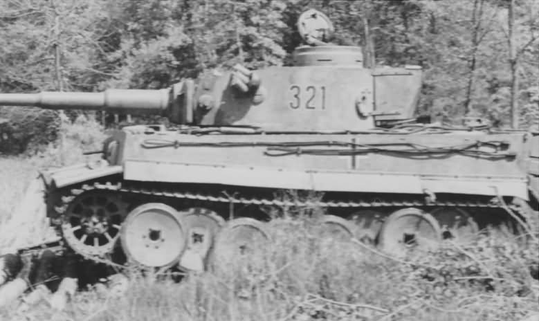 Panzer VI Tiger of Schwere Panzer-Abteilung 503, tank number 321 2
