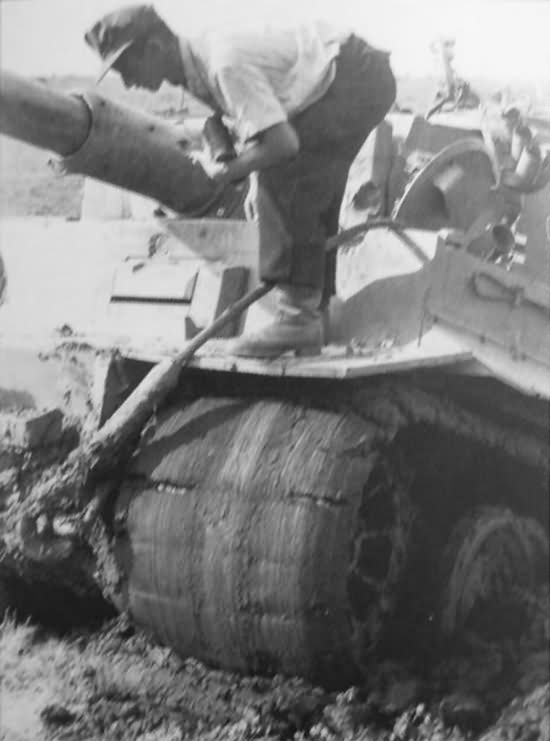PzKpfw VI Ausf. E Tiger I of Schwere Panzer-Abteilung 503, tank number 332 6