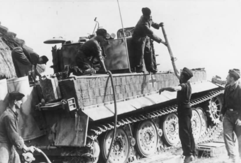 Late Tiger I (zimmerit + steel wheels) of the schwere Panzer Abteilung 509