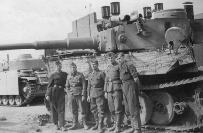 Tiger tank number 122 1943 year