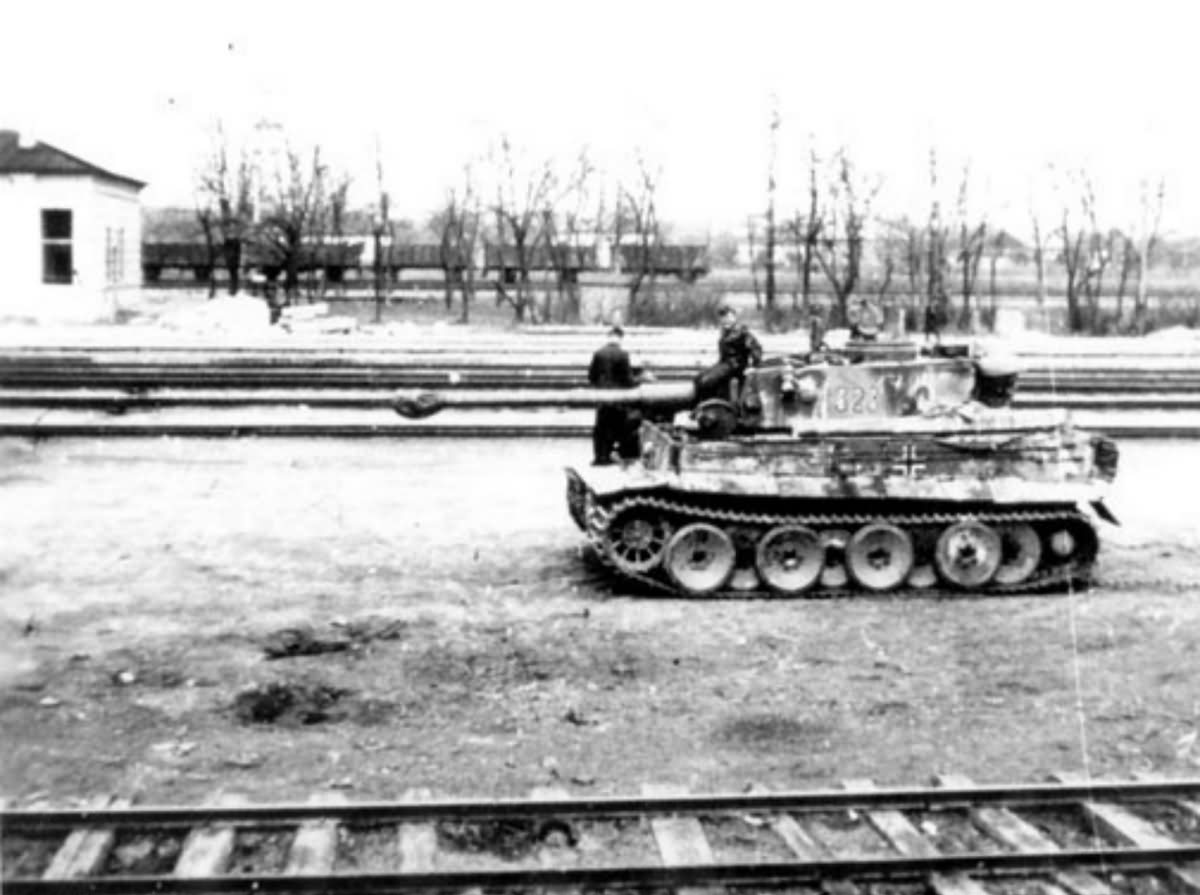 Panzerkampfwagen VI Tiger Ausf H1 of Schwere Panzer-Abteilung 503, tank number 323