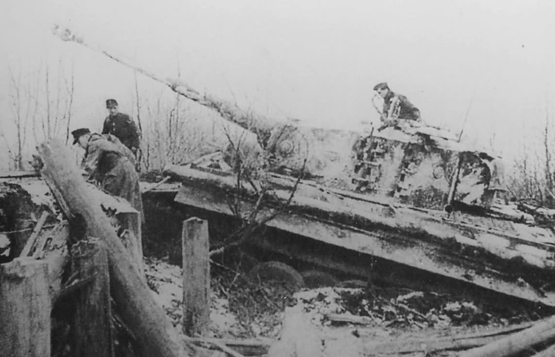 Panzerkampfwagen VI Tiger of Schwere Panzer-Abteilung 505, tank number 223, tank with winter camouflage
