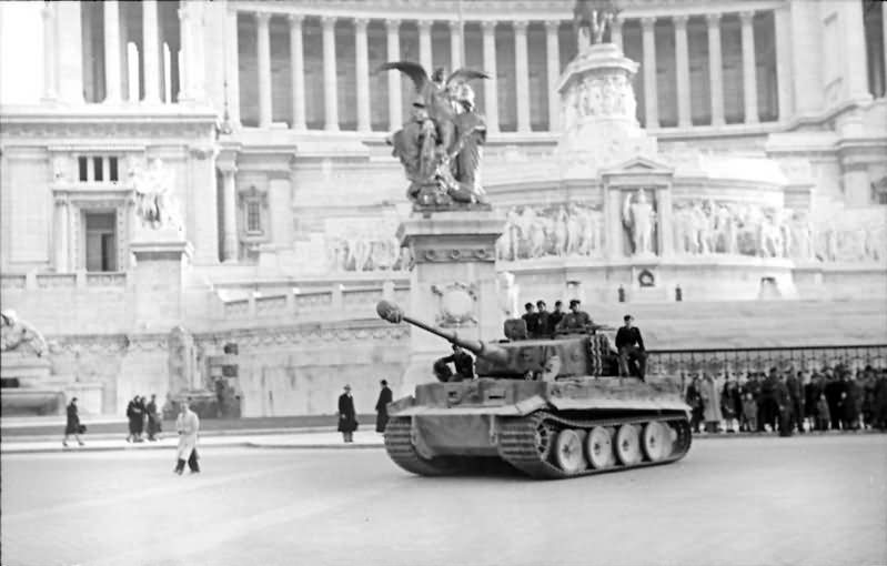 Tiger I of schwere Panzer-Abteilung 508 Rome Vittoriano Italy