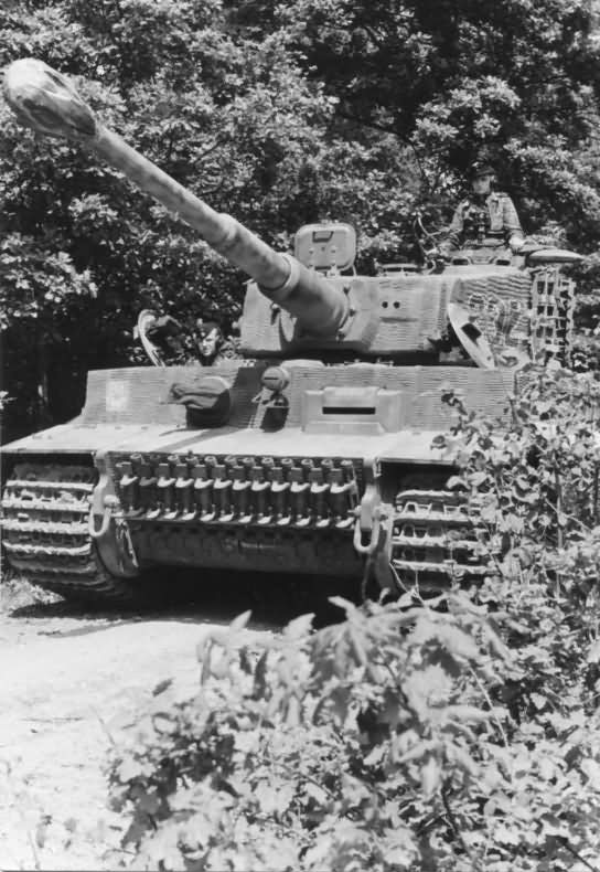 Panzer VI Tiger Ausf E of schwere SS-Panzer-Abteilung 101, tank number 232 – Normandy 1944