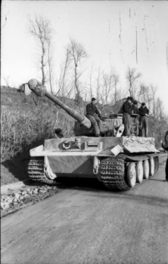 Tiger I tank of schwere Panzerabteilung 508 near Rome 1944 2