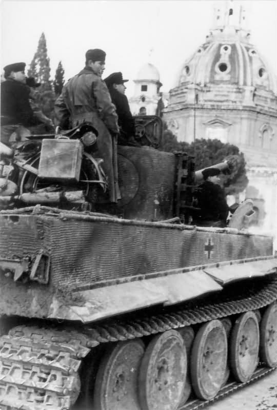 Tiger I tank in Rome 1944 4