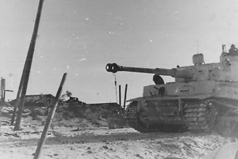 Early Tiger I of Schwere Panzer Abteilung 502, commander Lt. Meyer – winter camouflage eastern front 2