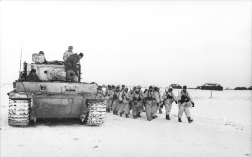 Tiger I number 5 of Schwere Panzer Abteilung 506, winter camouflage 1943/1944