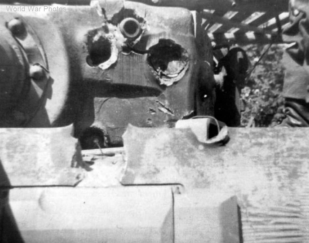 Damaged Tiger tank of the Panzer-Grenadier-Division Großdeutschland