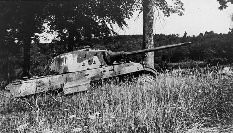 King Tiger tank of the Schwere SS Panzer-Abteilung 501. Tank number 008.