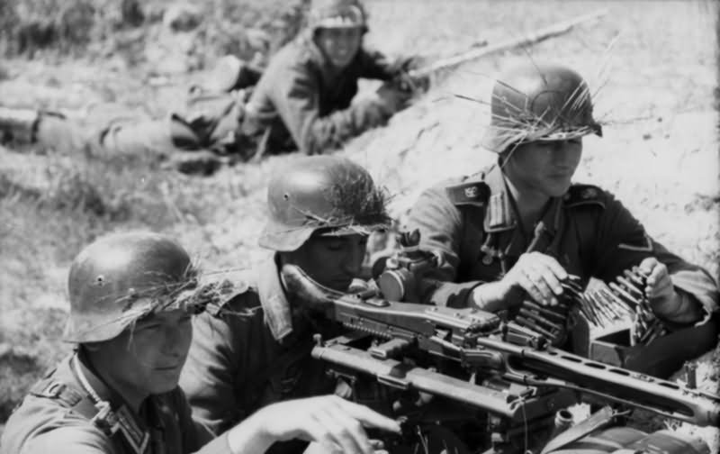 Grossdeutschland 0123 23 Russland MG Stellung