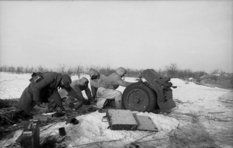 Grossdeutschland 0128 03 Russland Infanteriegeschutz im Schnee