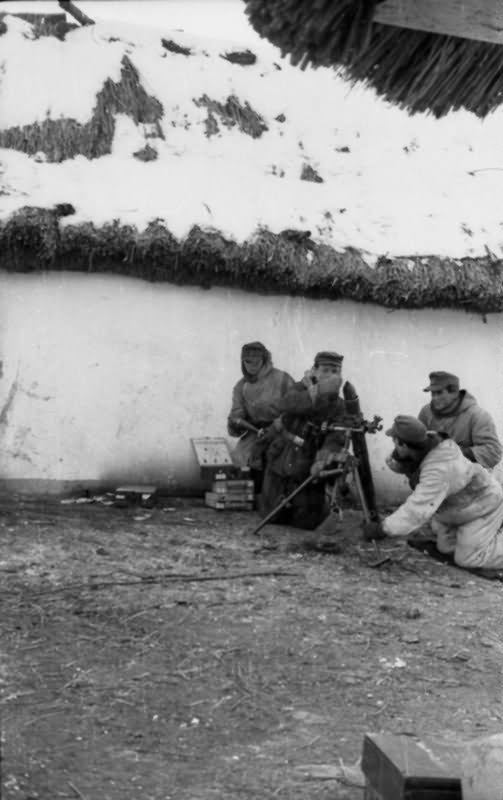 Grossdeutschland 0129 29 Bei Belgorod Infanteristen mit Granatwerfer