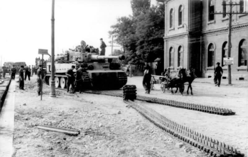 Grossdeutschland Rumanien Panzer VI Tiger I Kettenwechsel