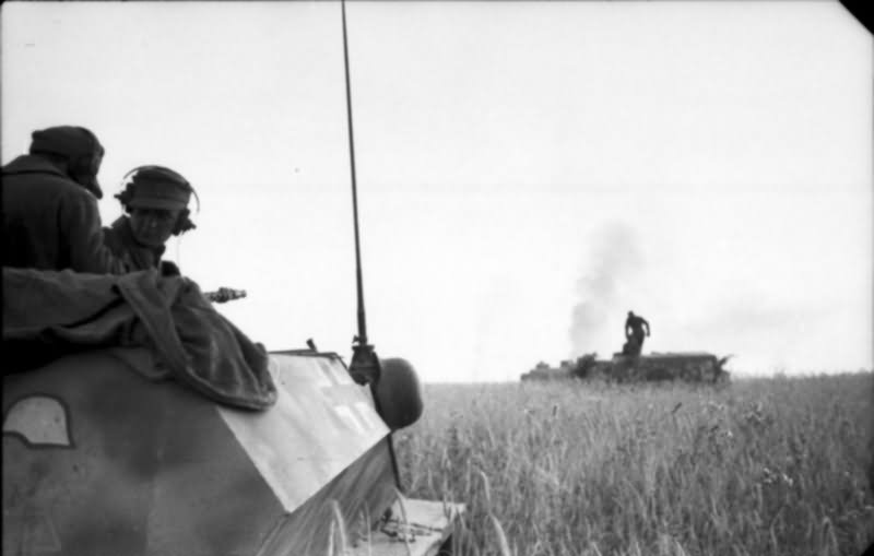 Grossdeutschland 0134 15A Russland Mitte Soldaten in Schutzenpanzer