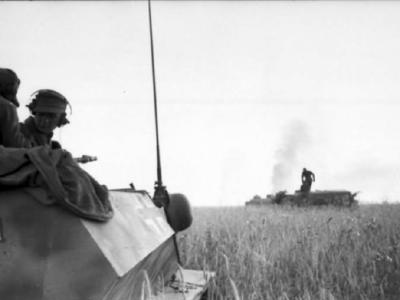 Grossdeutschland 0134 15A Russland Mitte Soldaten in Schutzenpanzer