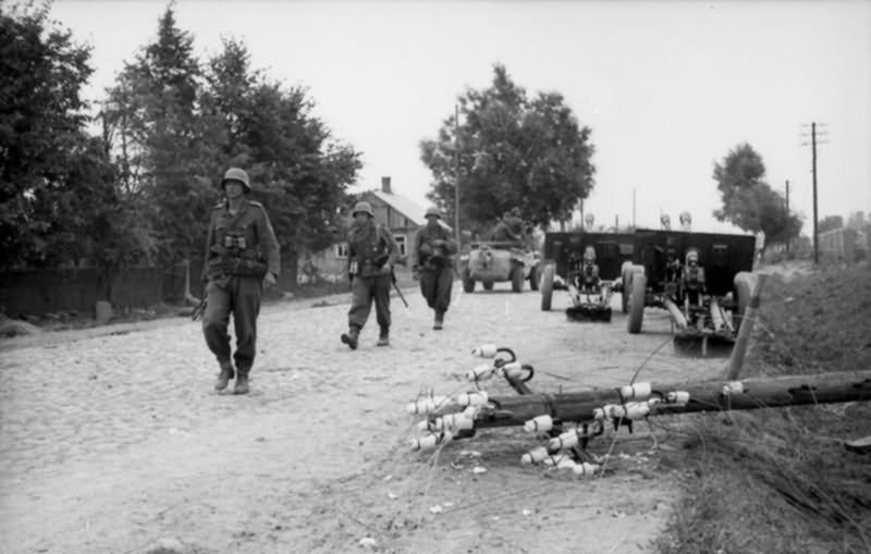 Grossdeutschland 0138 05 Russland Infanterie auf dem Weg