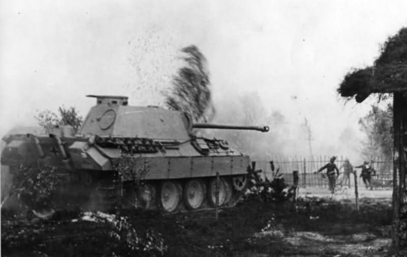 Grossdeutschland 1976 124 12A Russland Infanterie und Panzer im Kampf