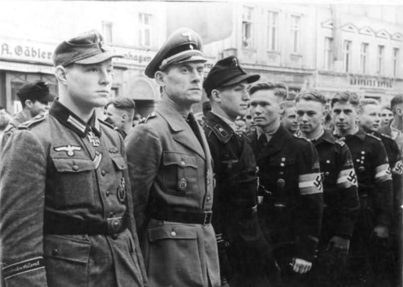 Grossdeutschland 2000 0110 502 Einrucken von Kriegsfreiwilligen Ritterkreuztrager