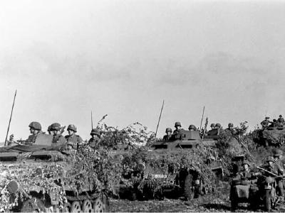 Grossdeutschland 748 0085P 31A Russland Schutzenpanzer Kolonne