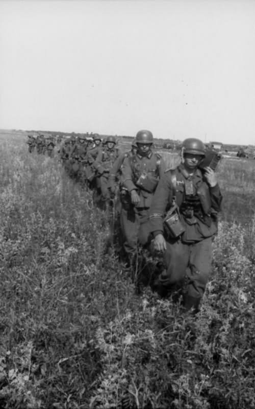 Grossdeutschland 748 0098 17 Russland Soldaten der Divisison