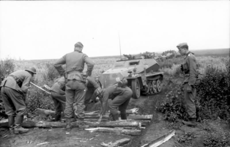 Grossdeutschland 748 0100A 07 Russland Schutzenpanzer Division