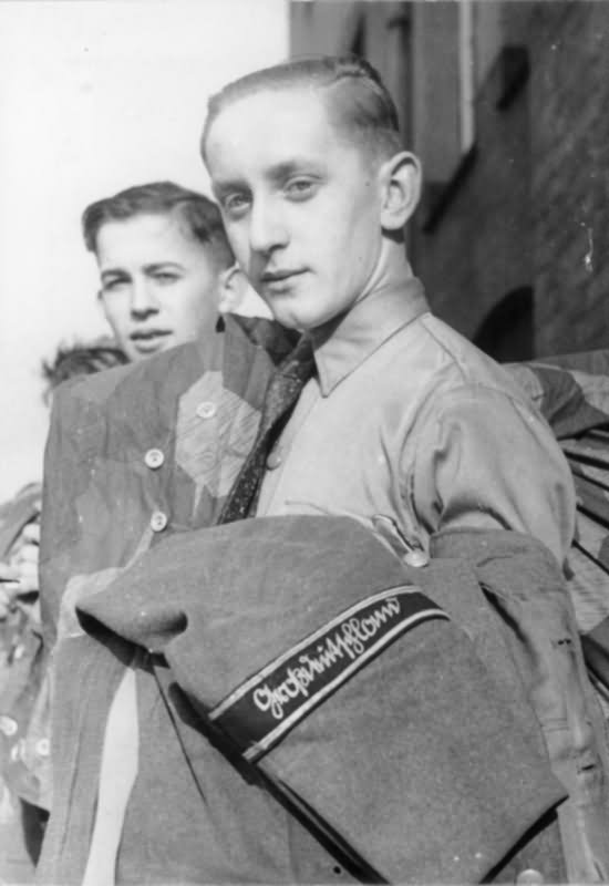 Grossdeutschland J09127 Einkleidung junger Freiwilliger