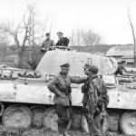 Grossdeutschland 711 0427 04 Oberst Karl Lorenz vor Panzer V Panther