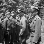 Grossdeutschland 748 0090 03A Russland General Hornlein bei seinen Soldaten